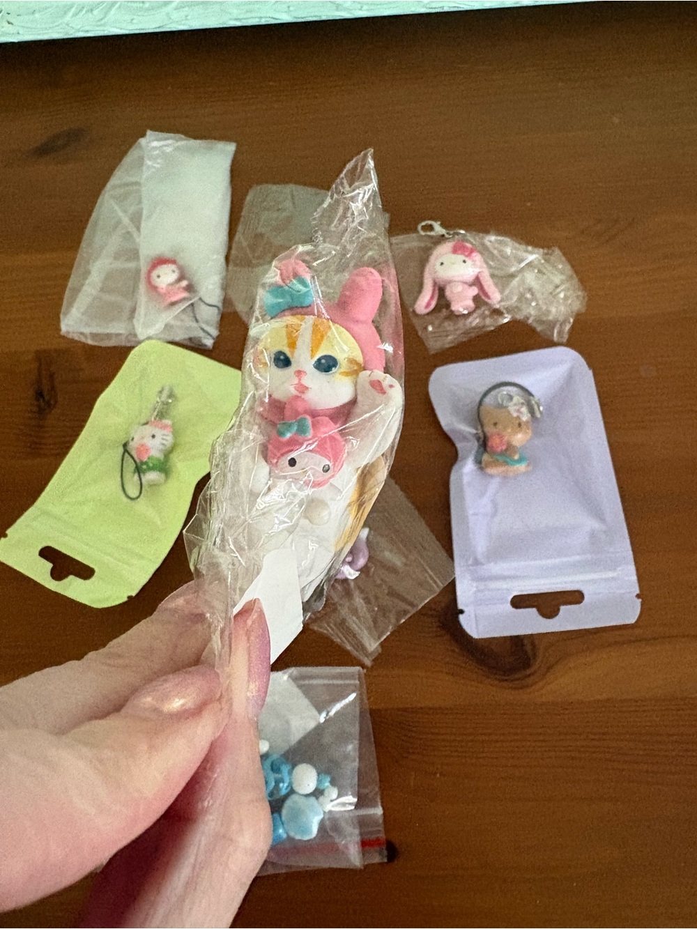 Sanrio six small Hello Kitty zipper pulls, cinnamon roll bracelet plus figurine